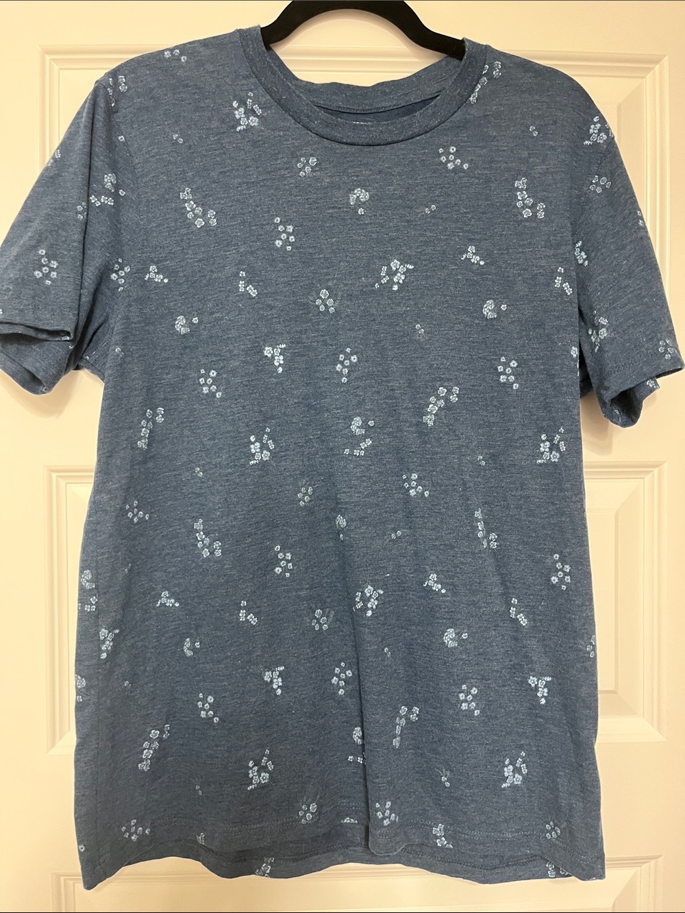 Old Navy Heathered Blue Short-Sleeve Crewneck Tee with light blue Dot Clusters